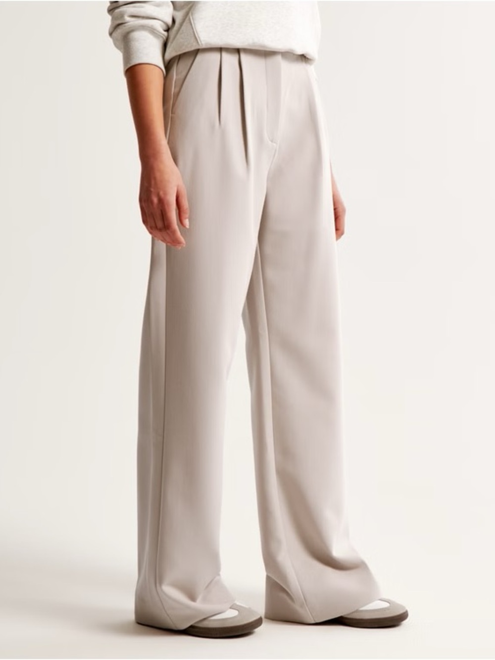 Abercrombie & Fitch Wide Leg Tailored Pant
Size L | Beige